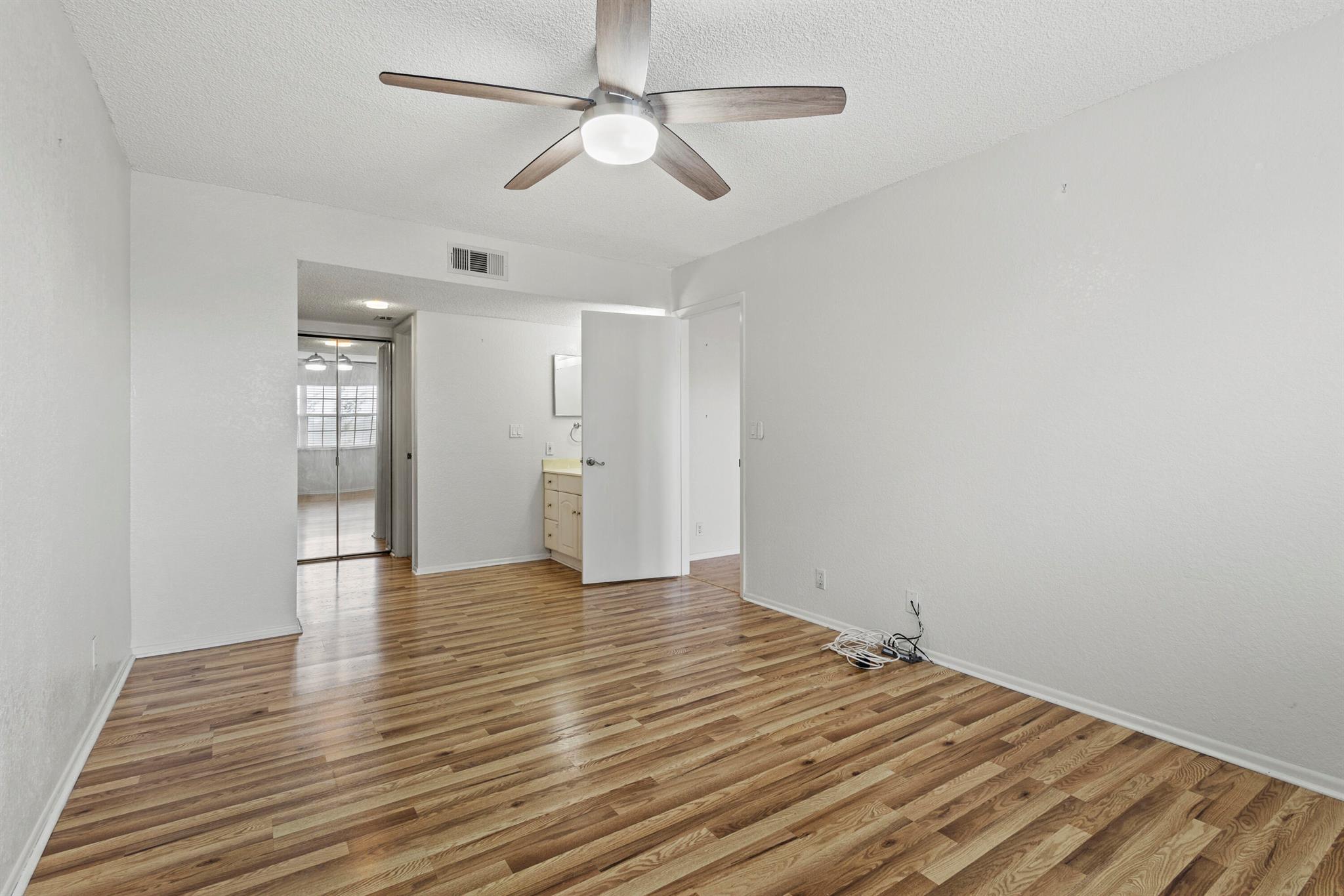 MIDPORT PLACE I CONDOMINI - Residential Lease