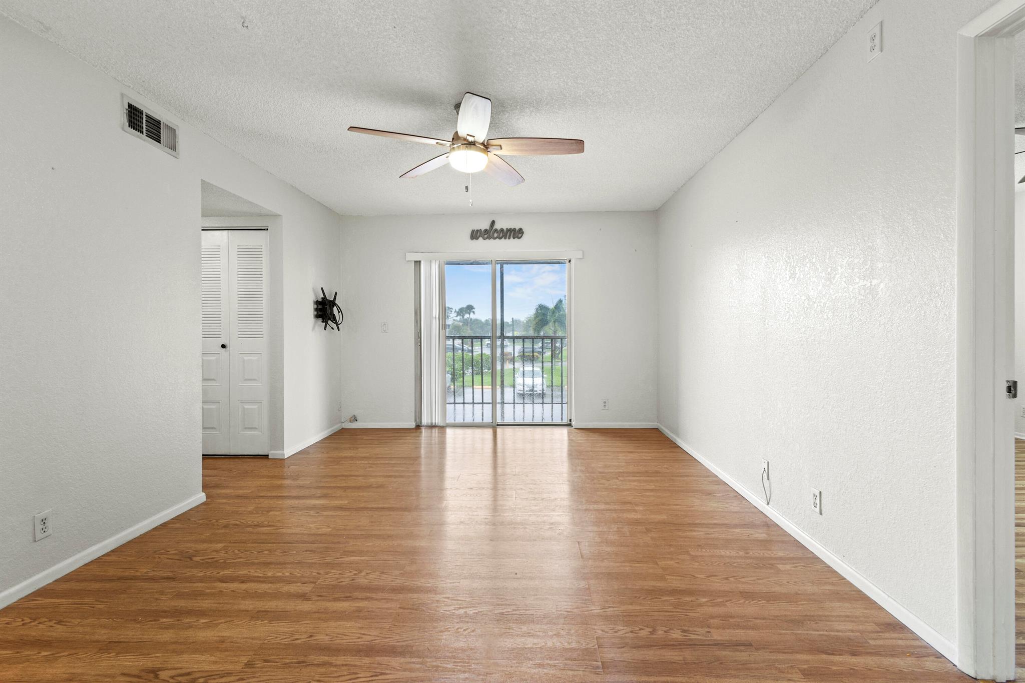 MIDPORT PLACE I CONDOMINI - Residential Lease