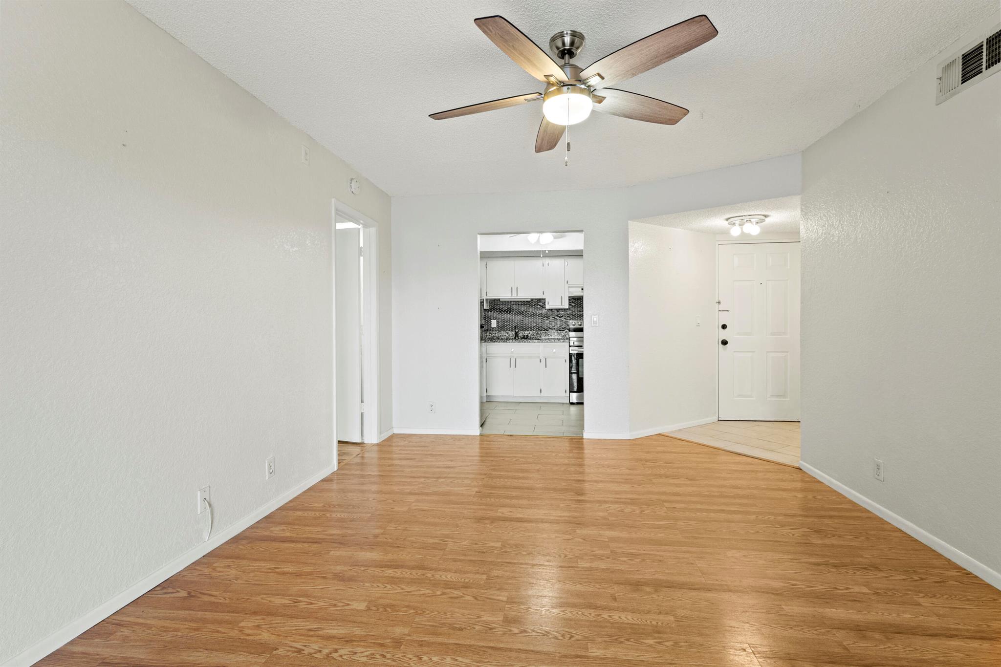 MIDPORT PLACE I CONDOMINI - Residential Lease