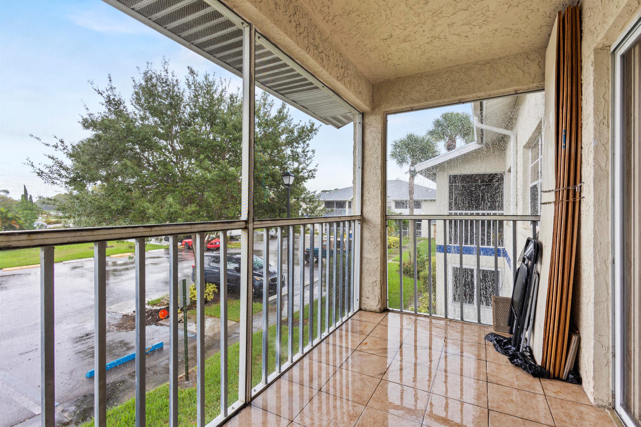 MIDPORT PLACE I CONDOMINI - Residential Lease