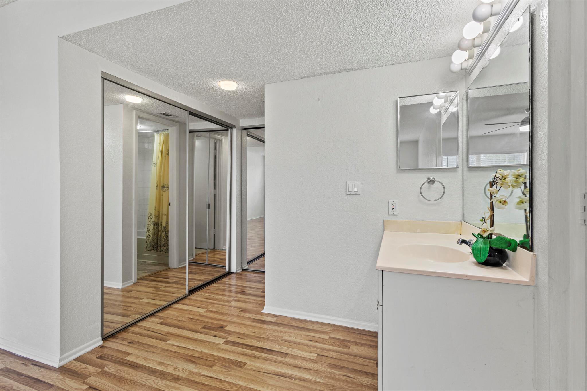 MIDPORT PLACE I CONDOMINI - Residential Lease