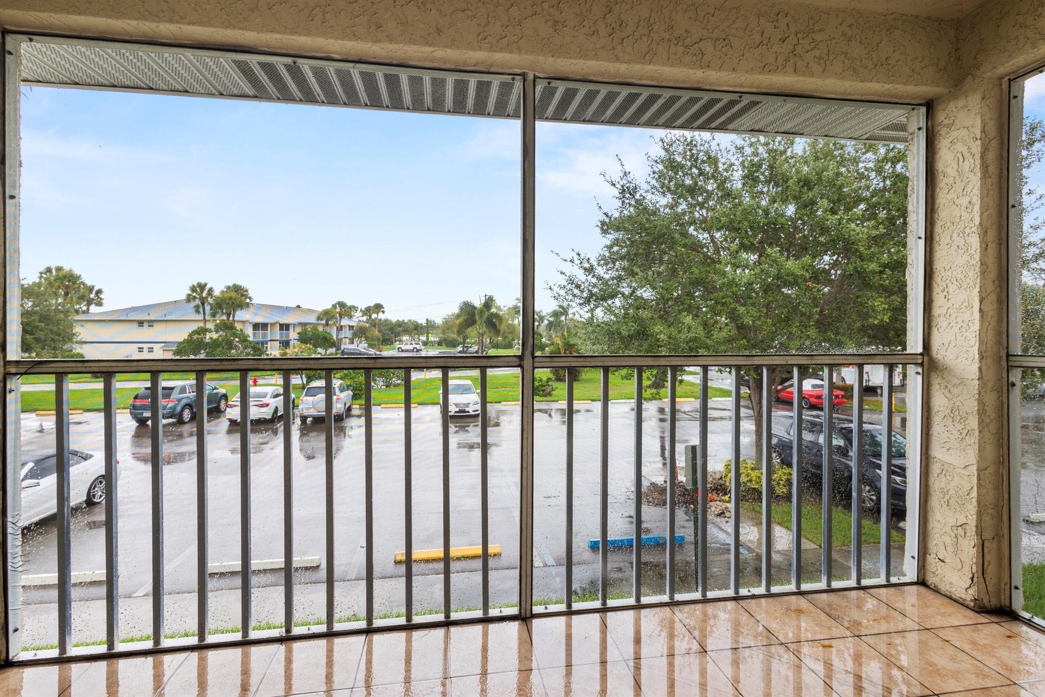MIDPORT PLACE I CONDOMINI - Residential Lease