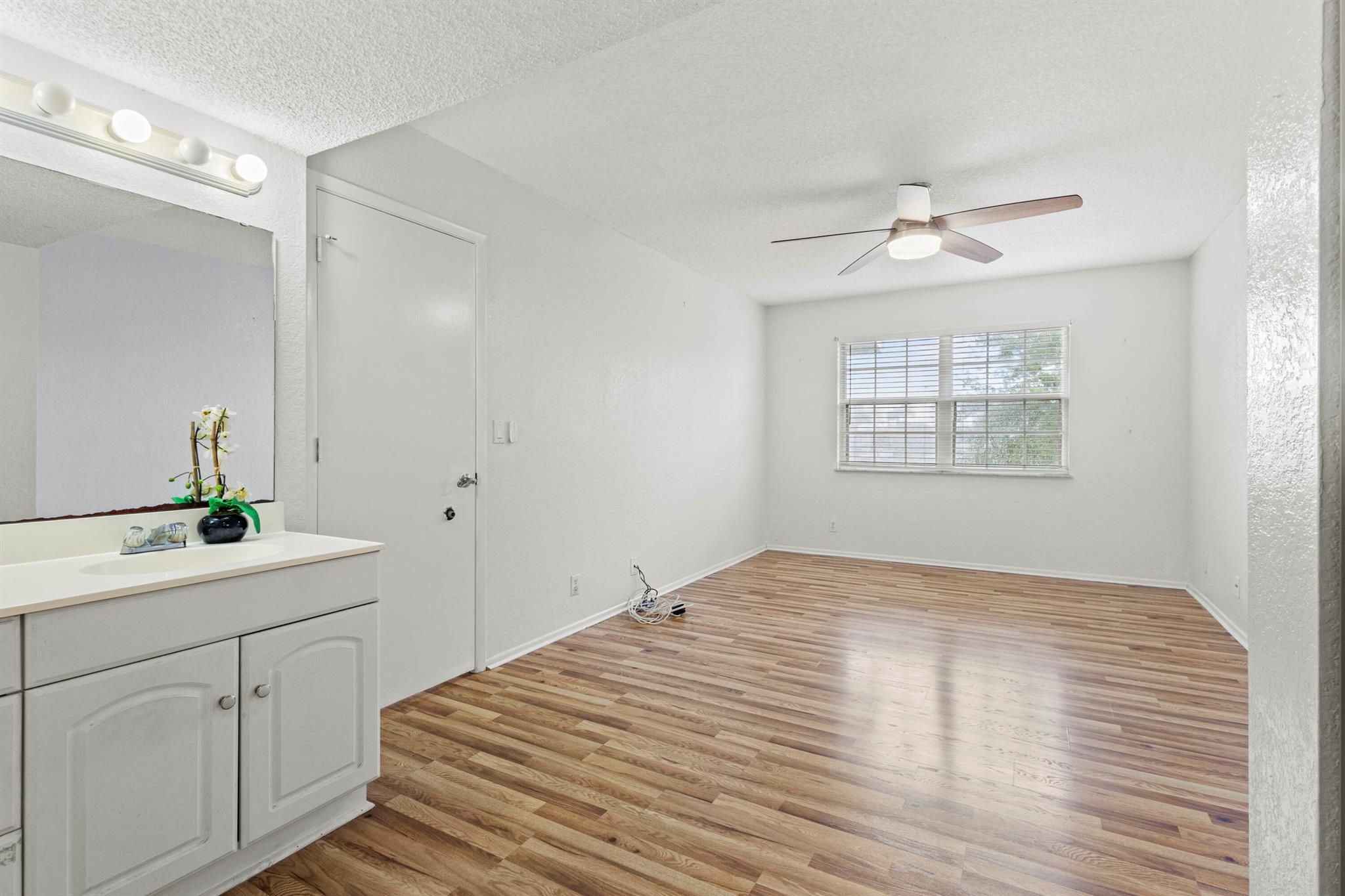 MIDPORT PLACE I CONDOMINI - Residential Lease