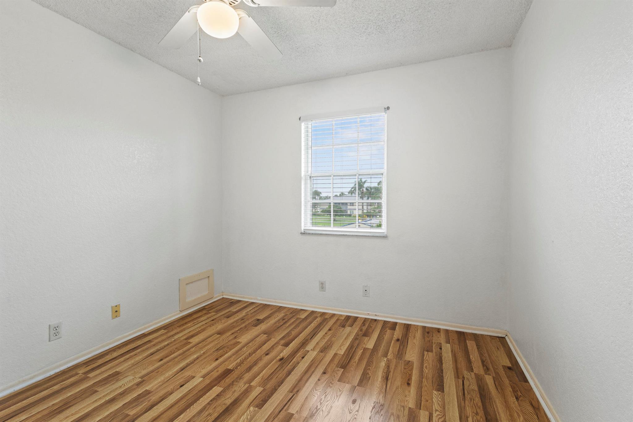 MIDPORT PLACE I CONDOMINI - Residential Lease