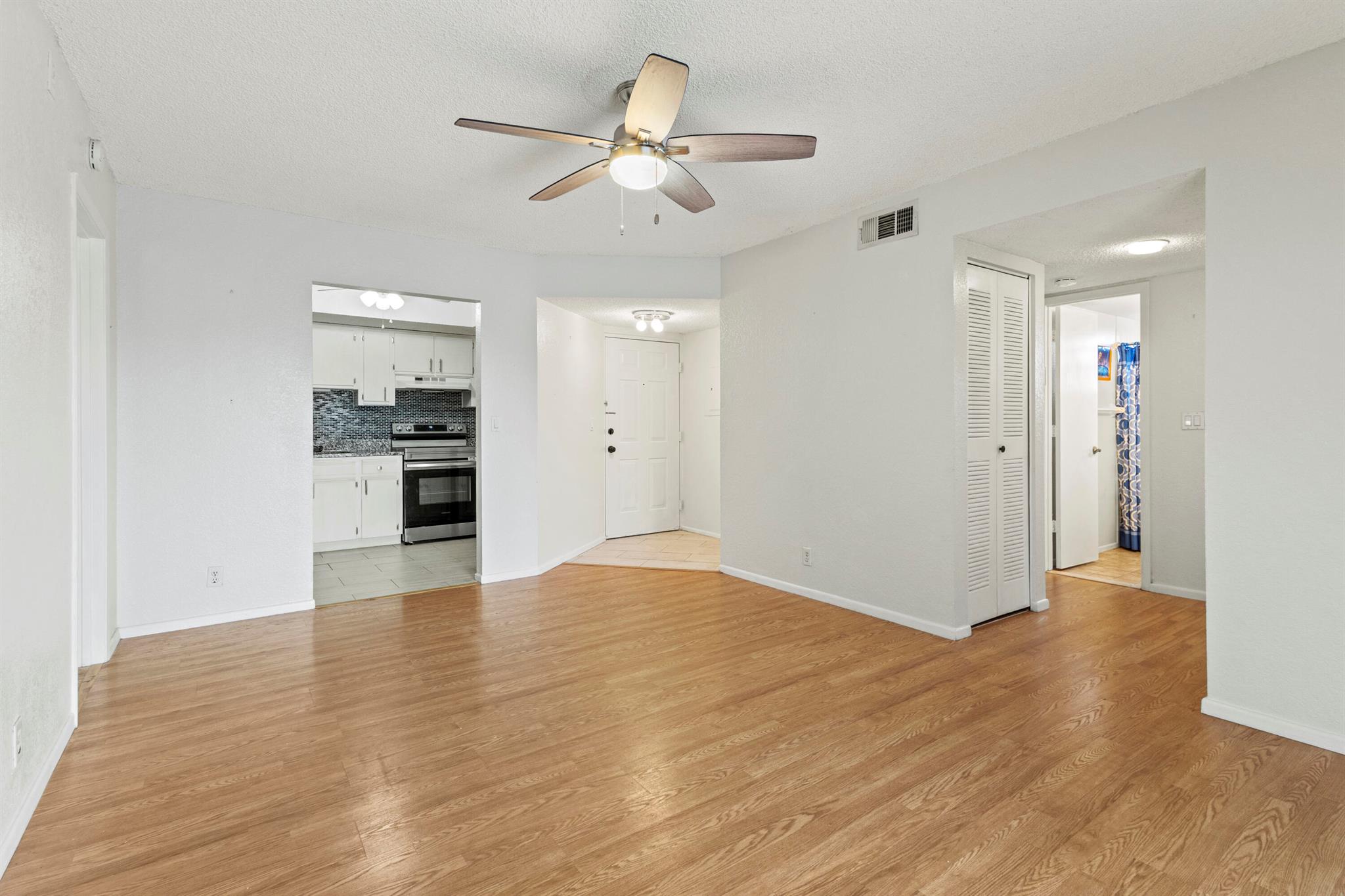 MIDPORT PLACE I CONDOMINI - Residential Lease