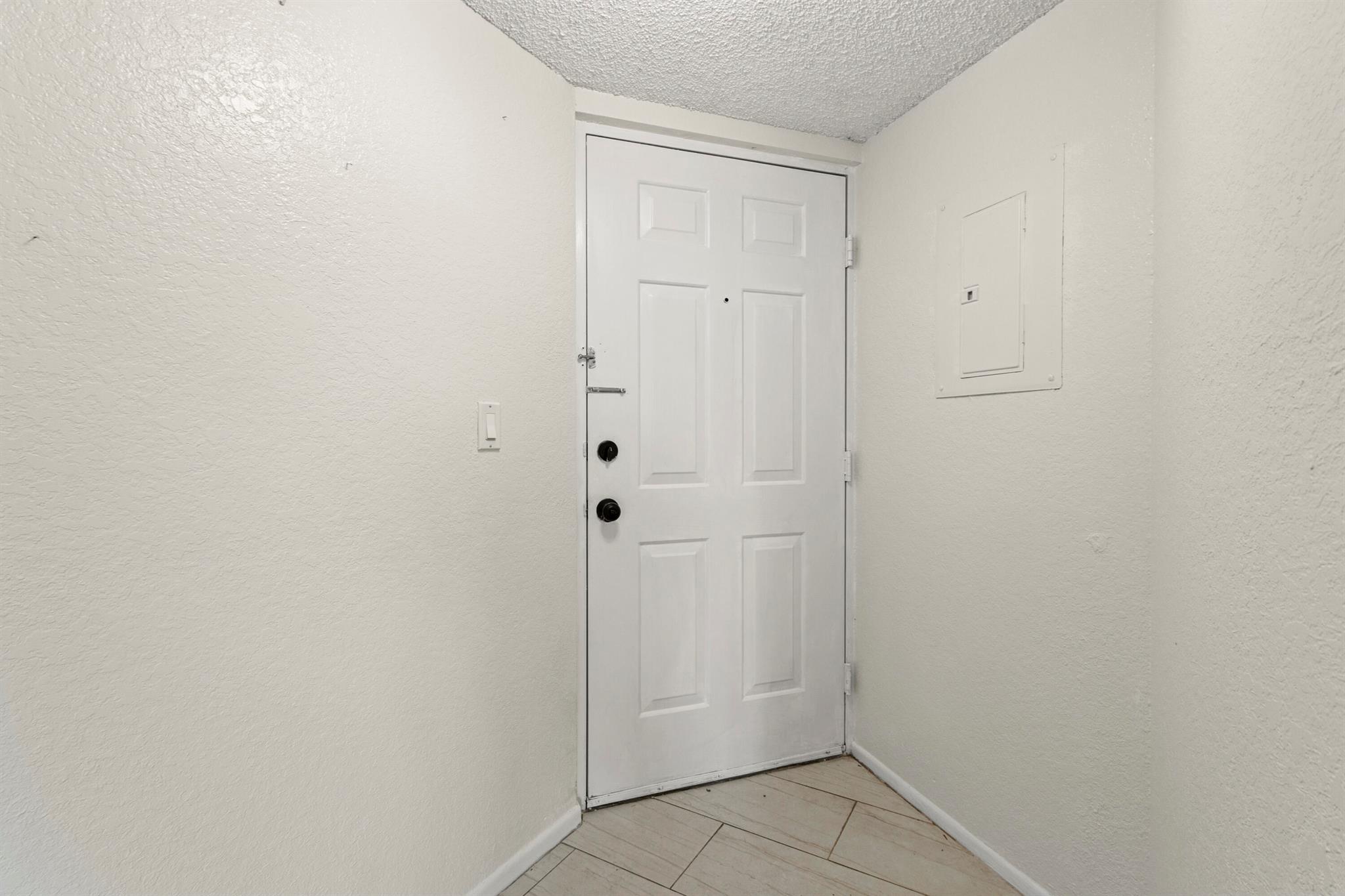 MIDPORT PLACE I CONDOMINI - Residential Lease