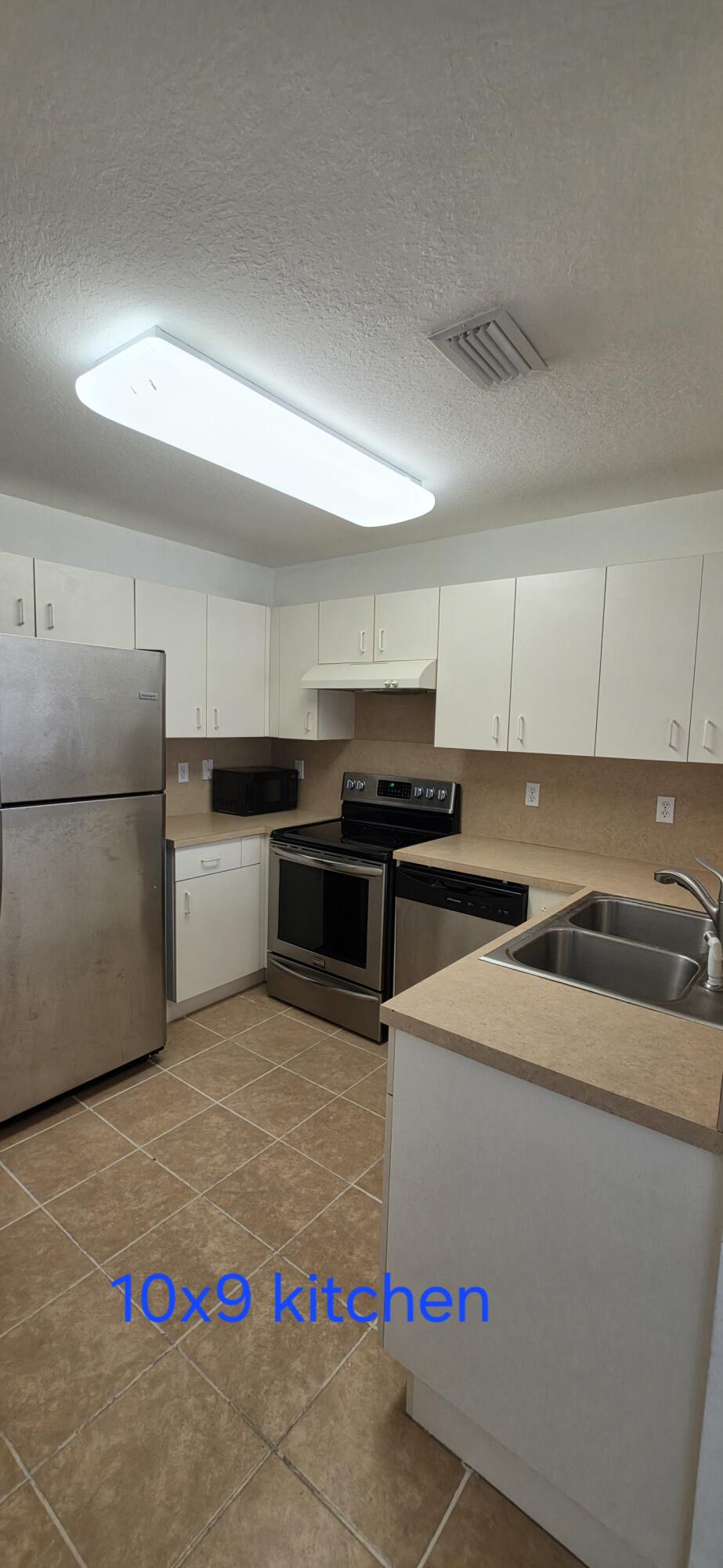 LINKS AT EMERALD DUNES CONDO - Residential Lease