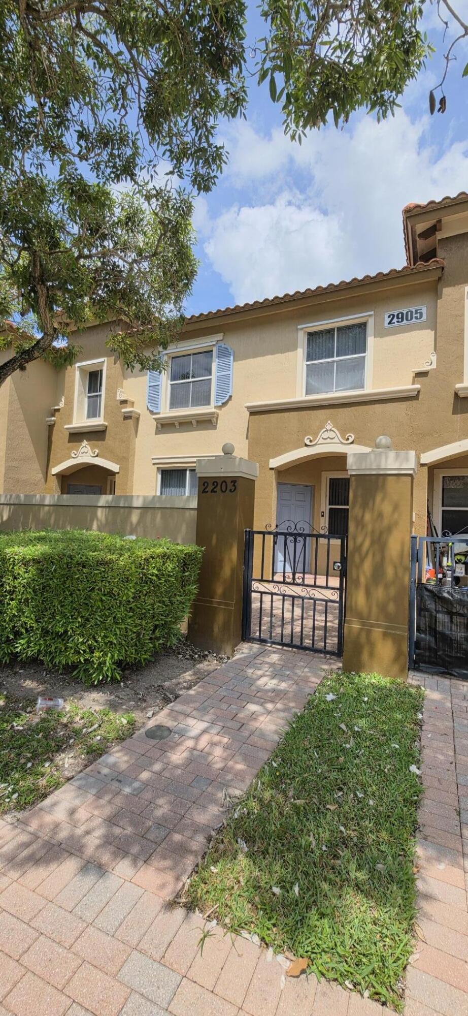 LINKS AT EMERALD DUNES CONDO - Residential Lease