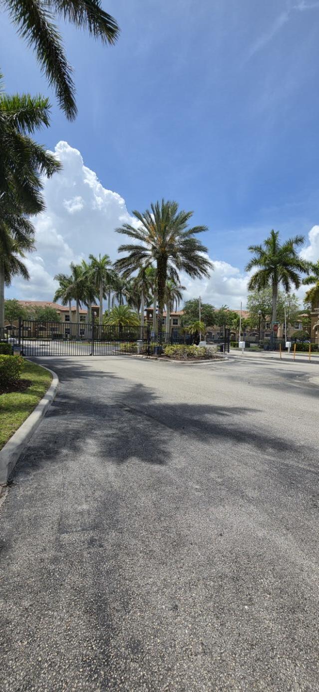 LINKS AT EMERALD DUNES CONDO - Residential Lease
