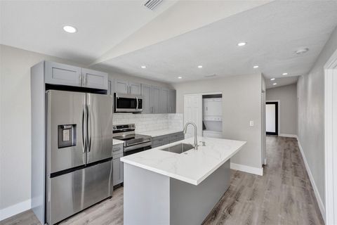 2614 W 65th St Hialeah FL 33016