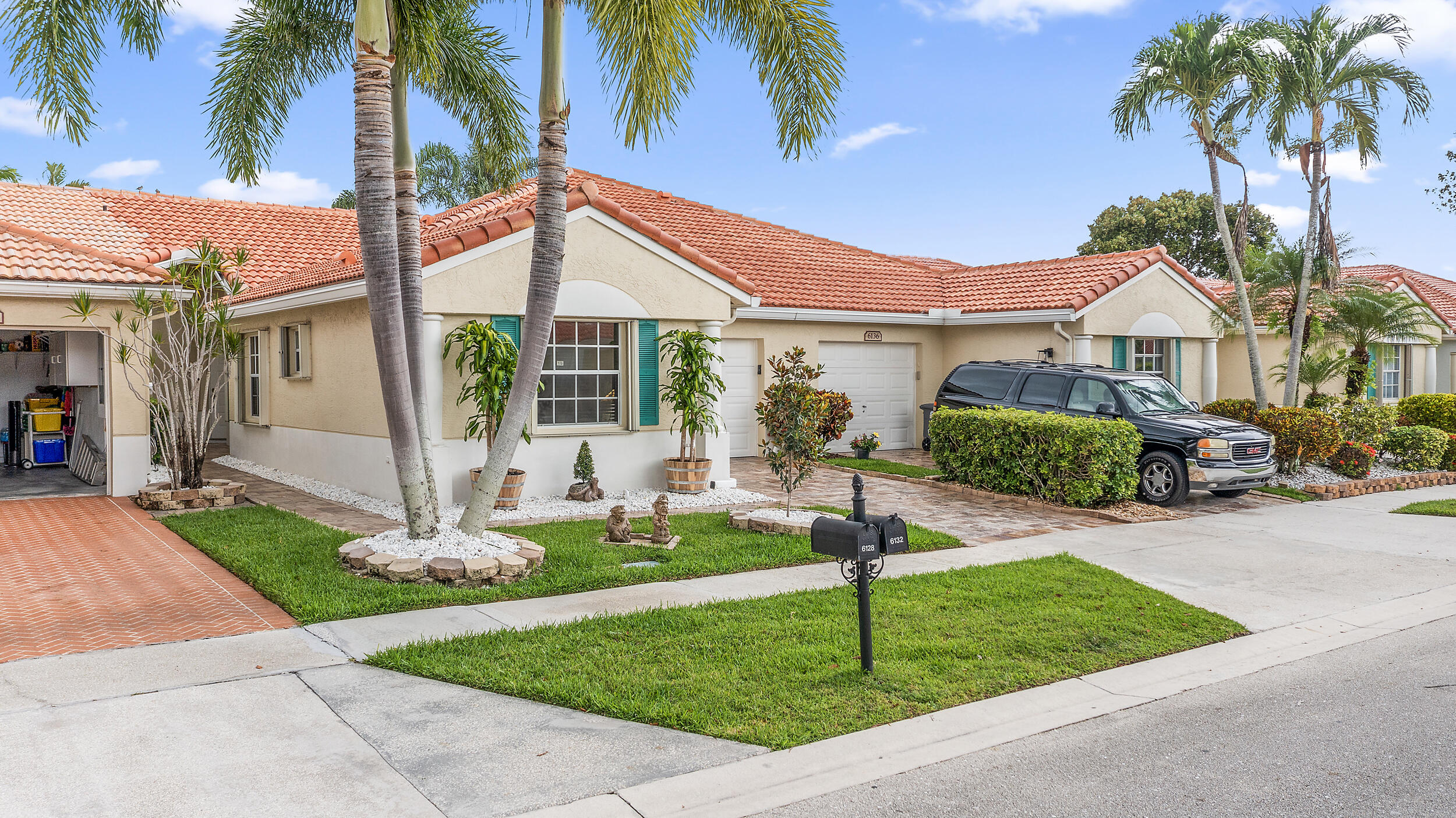 6132 Floral Lakes Drive