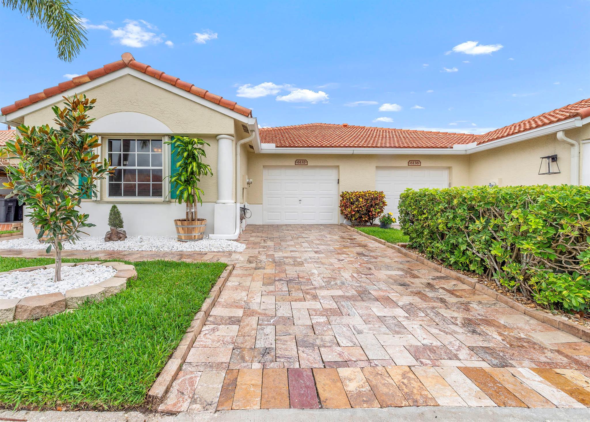 6132 Floral Lakes Drive