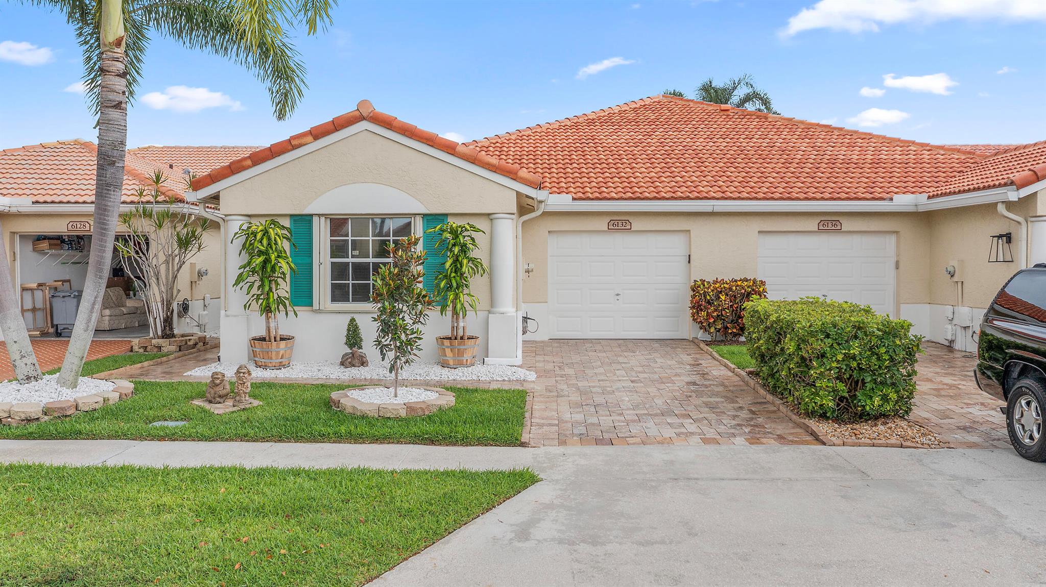 6132 Floral Lakes Drive