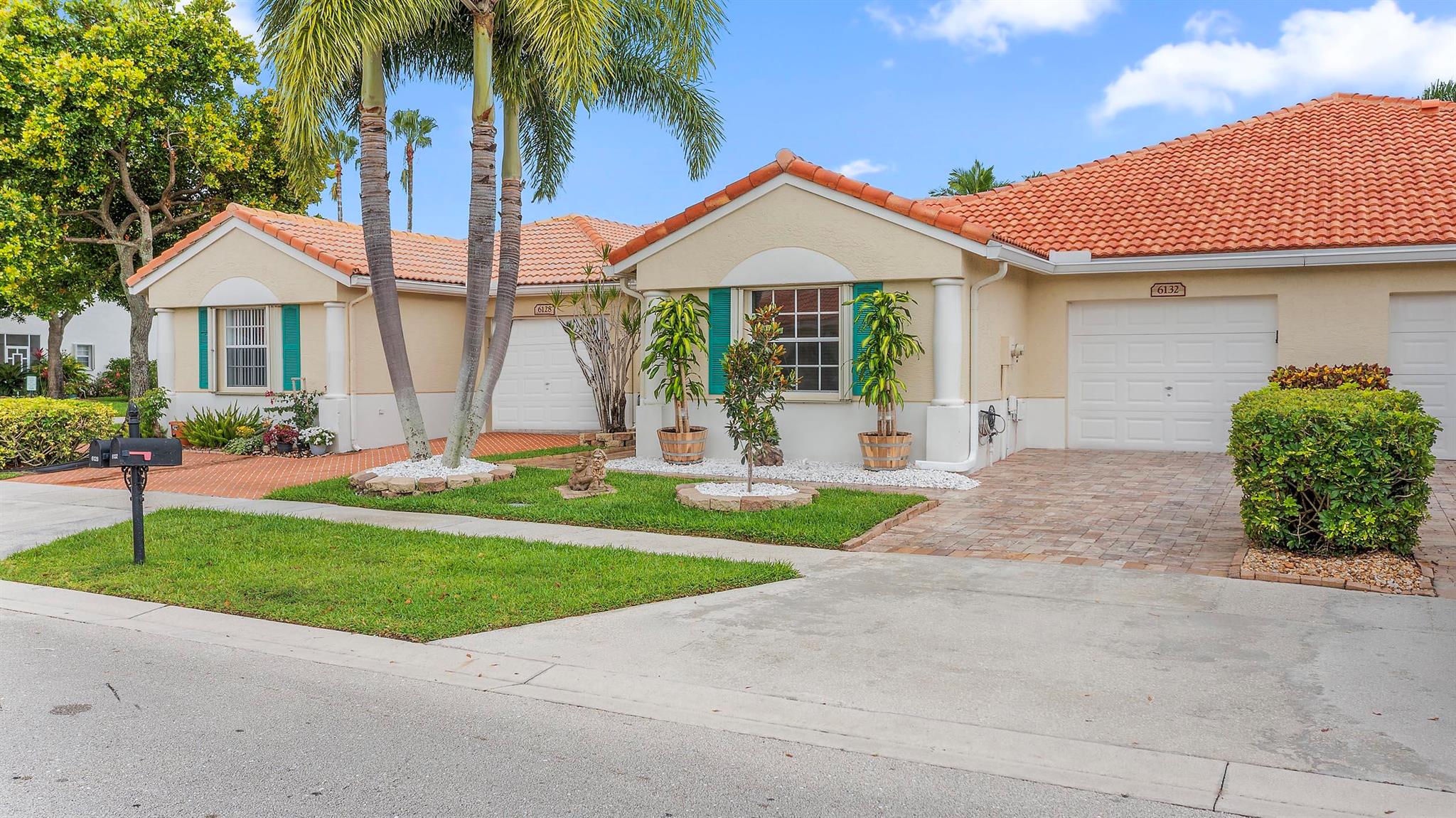 6132 Floral Lakes Drive