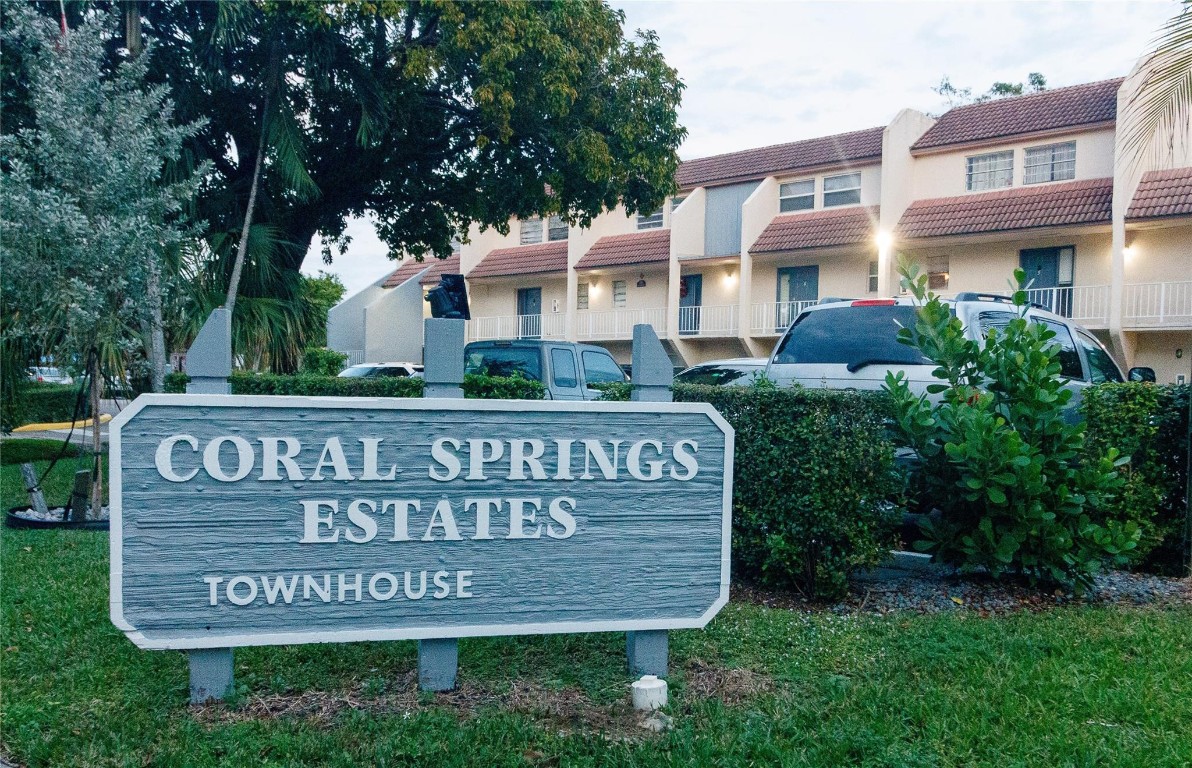 CORAL SPRINGS ESTATE TOWN - Residential