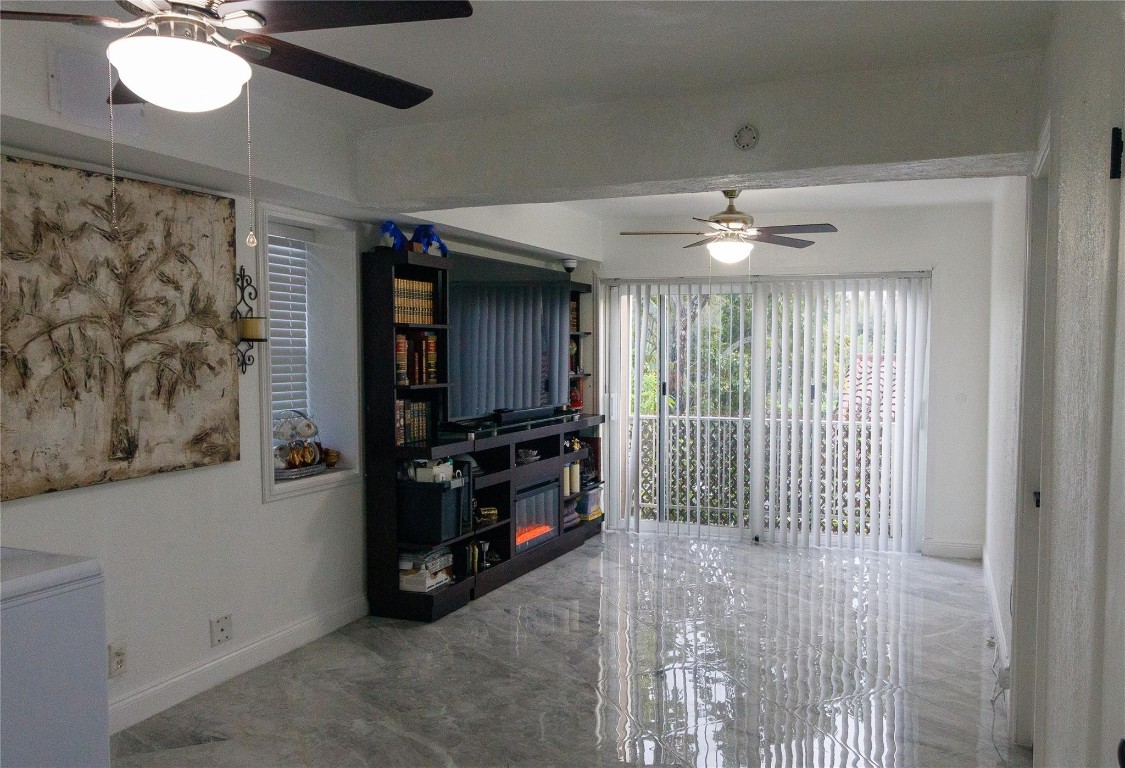 CORAL SPRINGS ESTATE TOWN - Residential