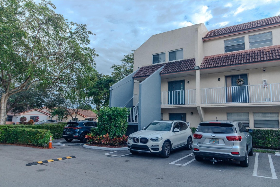 CORAL SPRINGS ESTATE TOWN - Residential