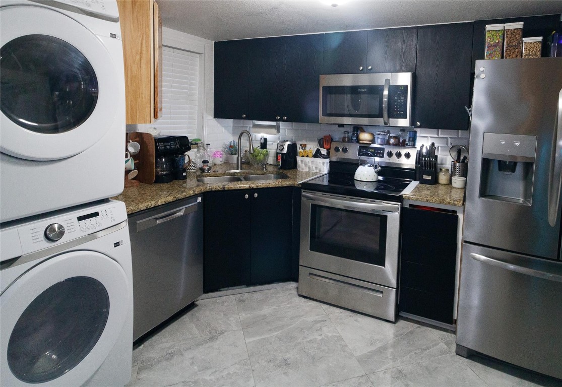 CORAL SPRINGS ESTATE TOWN - Residential