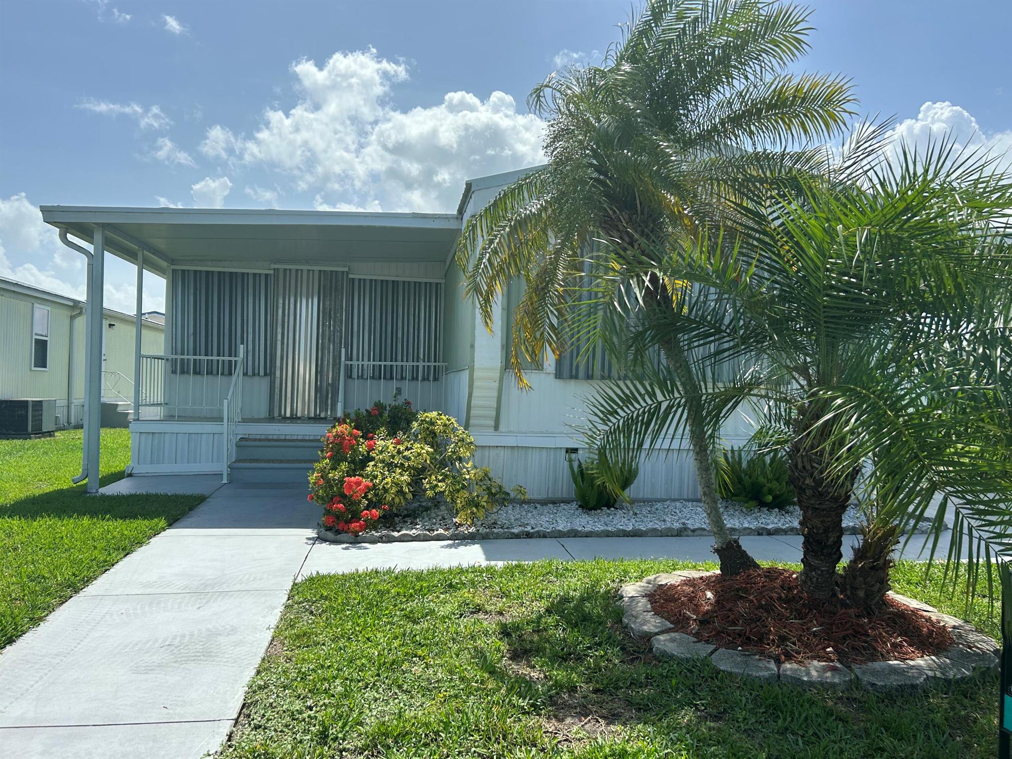1601 Us Highway 441 SE 127