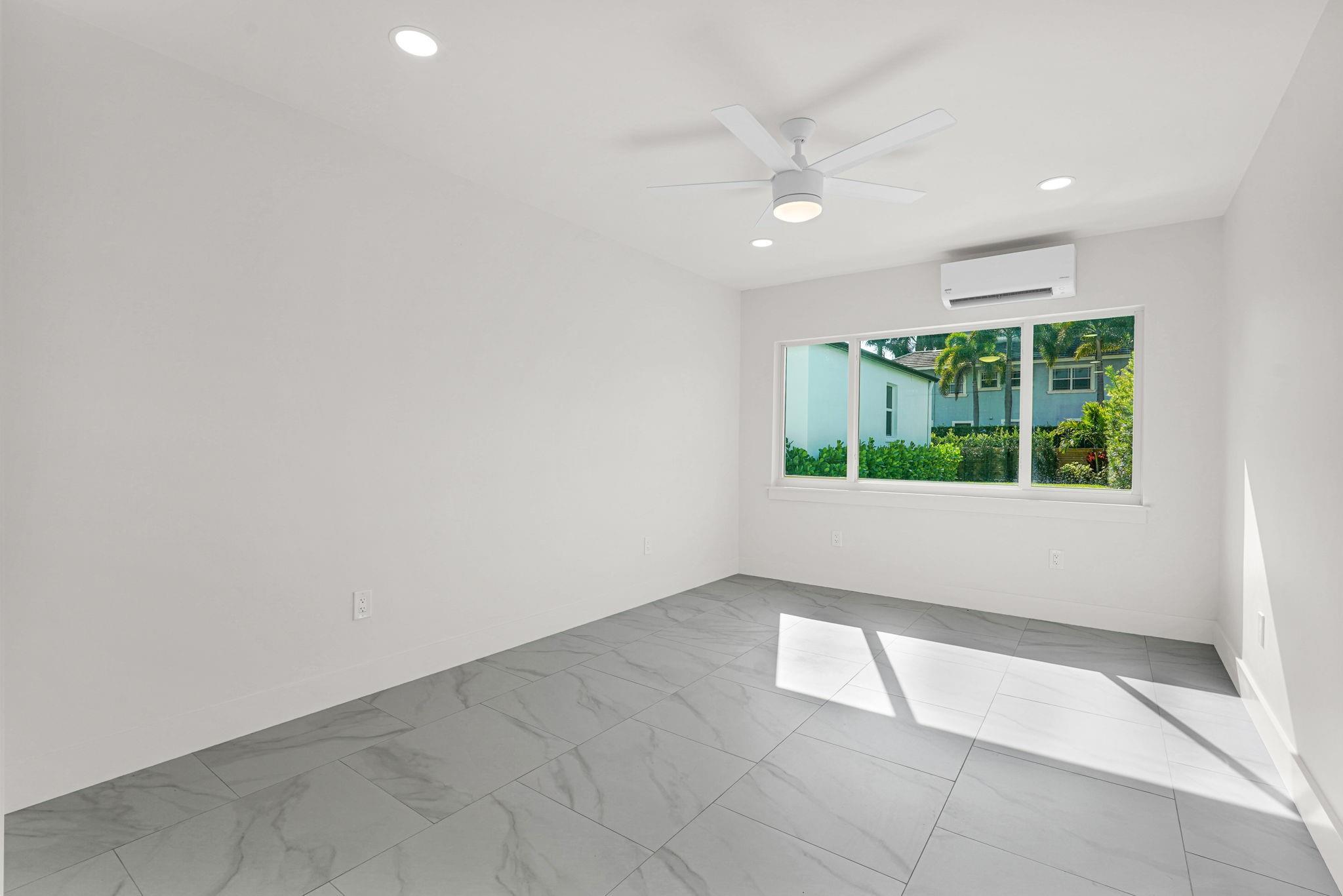 ESTS OF SOUTH PALM BEACH - Residential