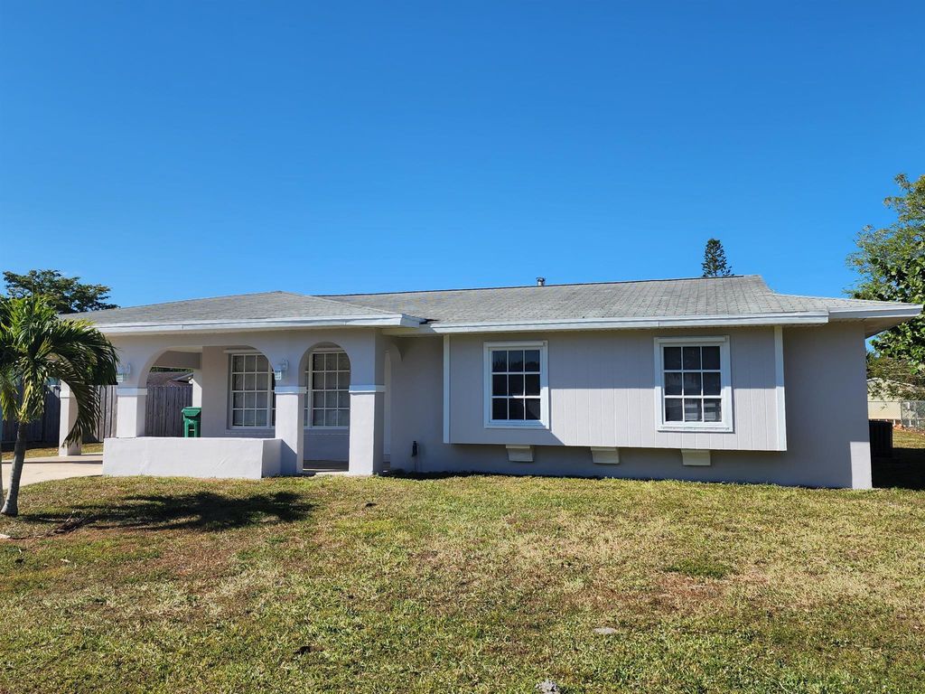Photo of 249 NE Camelot Drive, Port Saint Lucie, FL 34983 (MLS # R10975880)