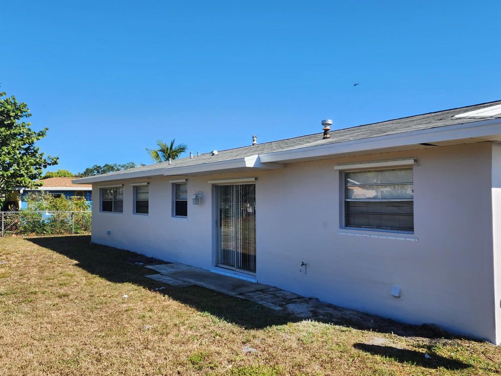 Photo of 249 NE Camelot Drive, Port Saint Lucie, FL 34983 (MLS # R10975880)