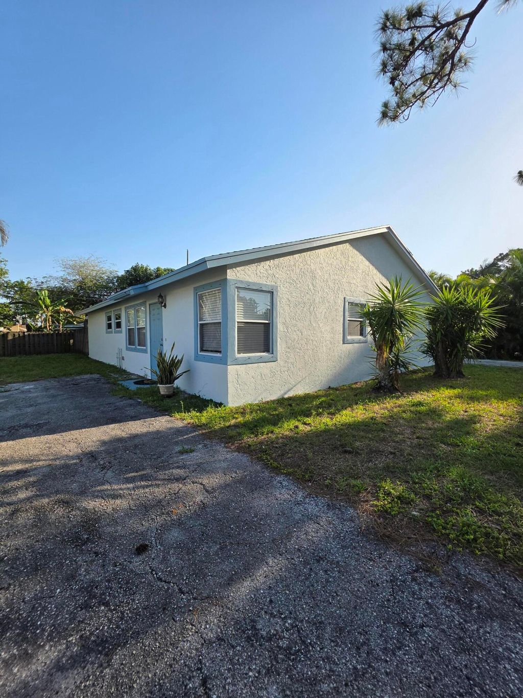 Photo of 4776 Carver Street, FL 33463 (MLS # B26000315)