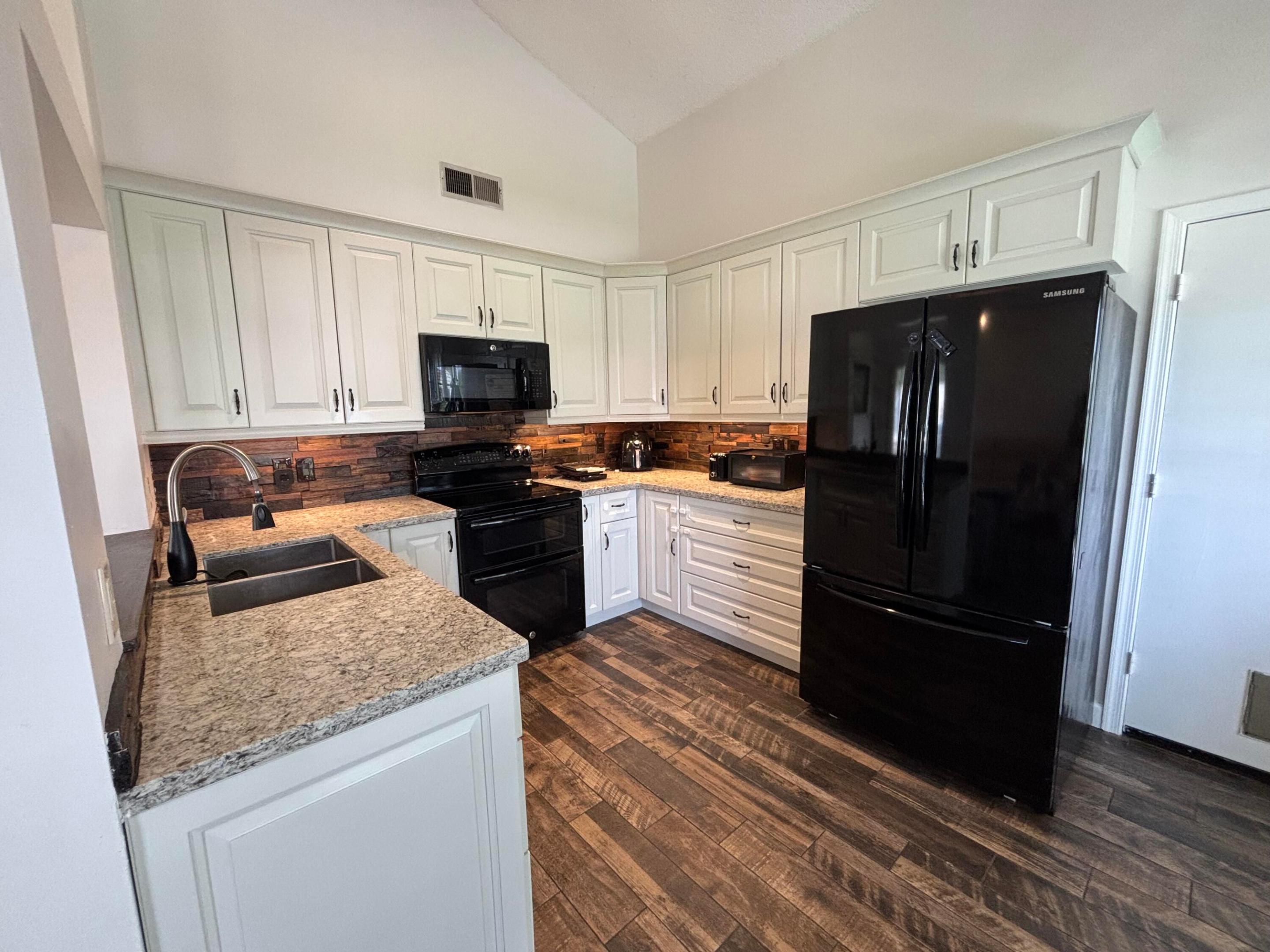 TARTAN LAKES 2 - Residential