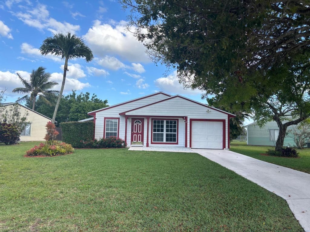 Photo of 5415 Courtney Circle, Boynton Beach, FL 33472 (MLS # B26020807)
