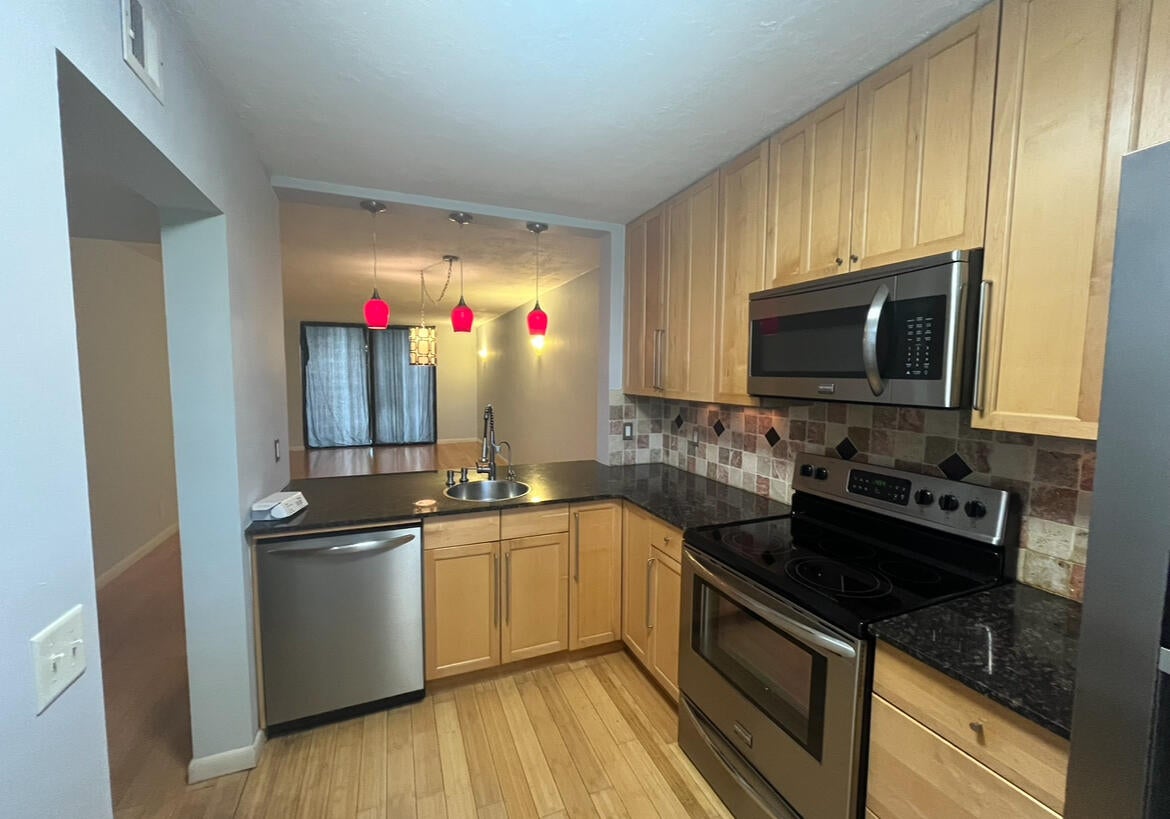 114 LAKE EMERALD Drive 401