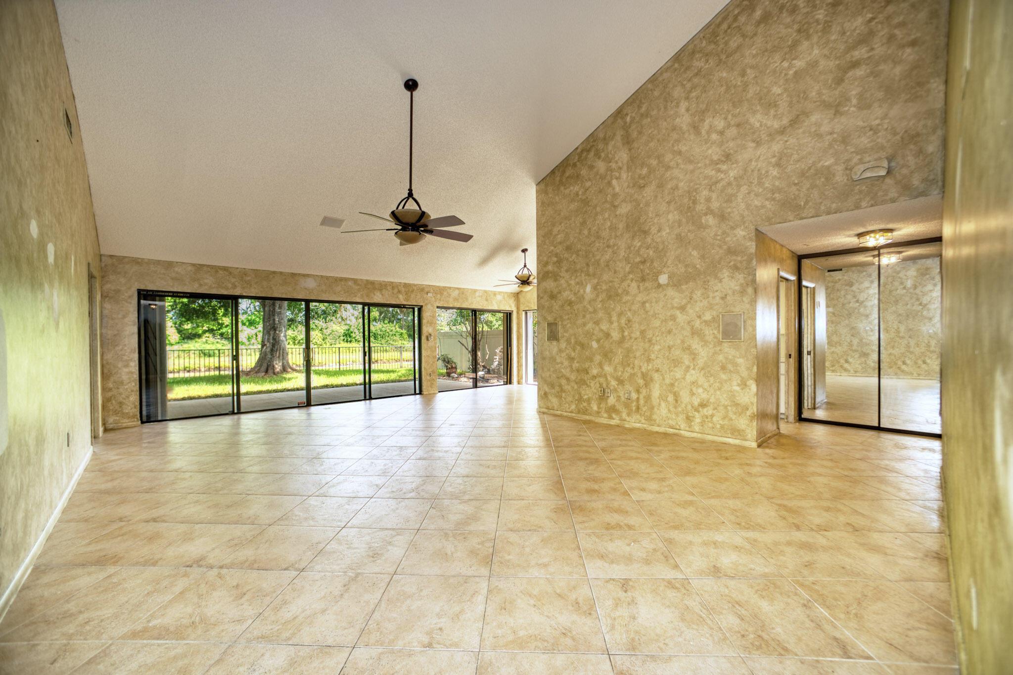 2575 Iroquois Circle