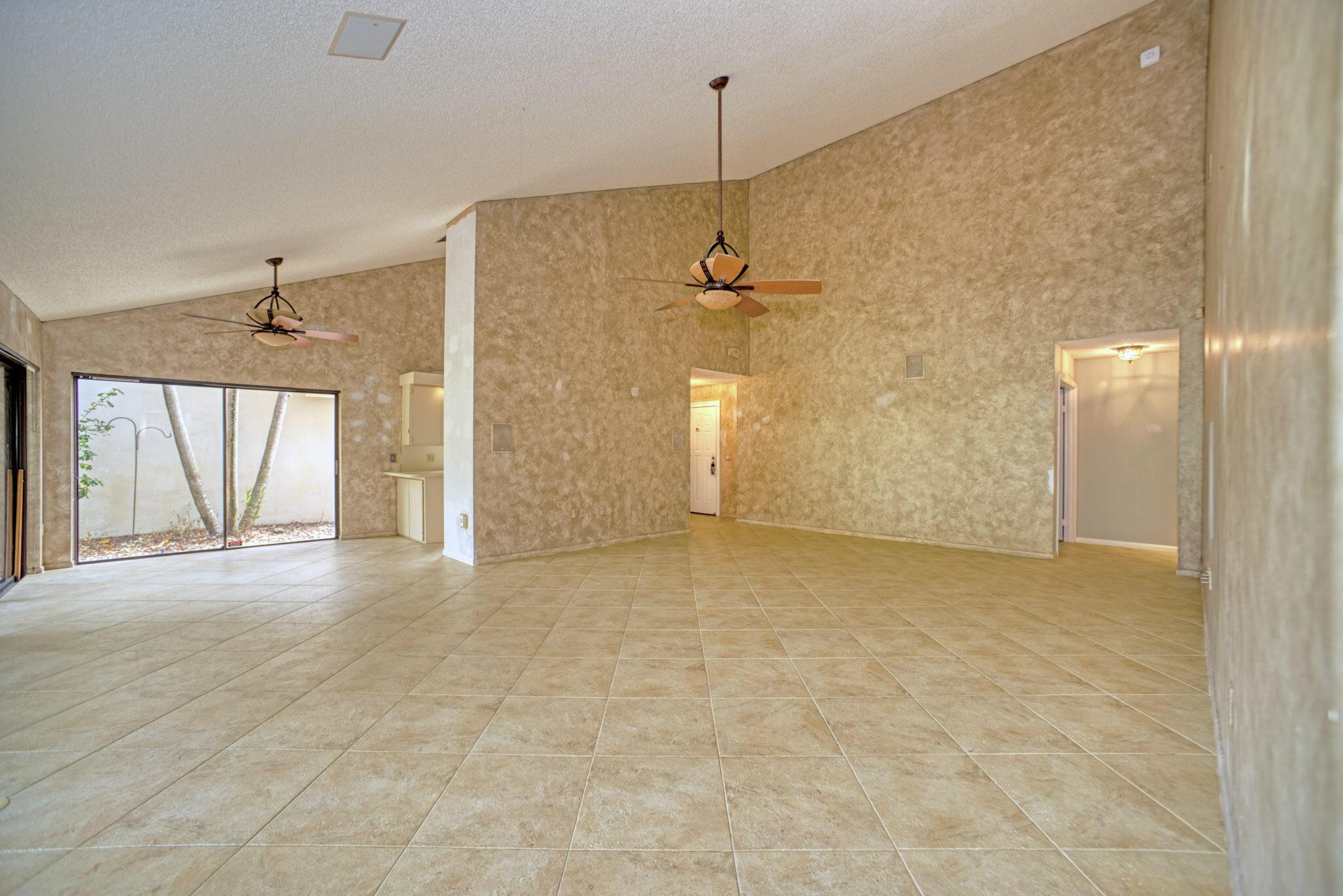 2575 Iroquois Circle