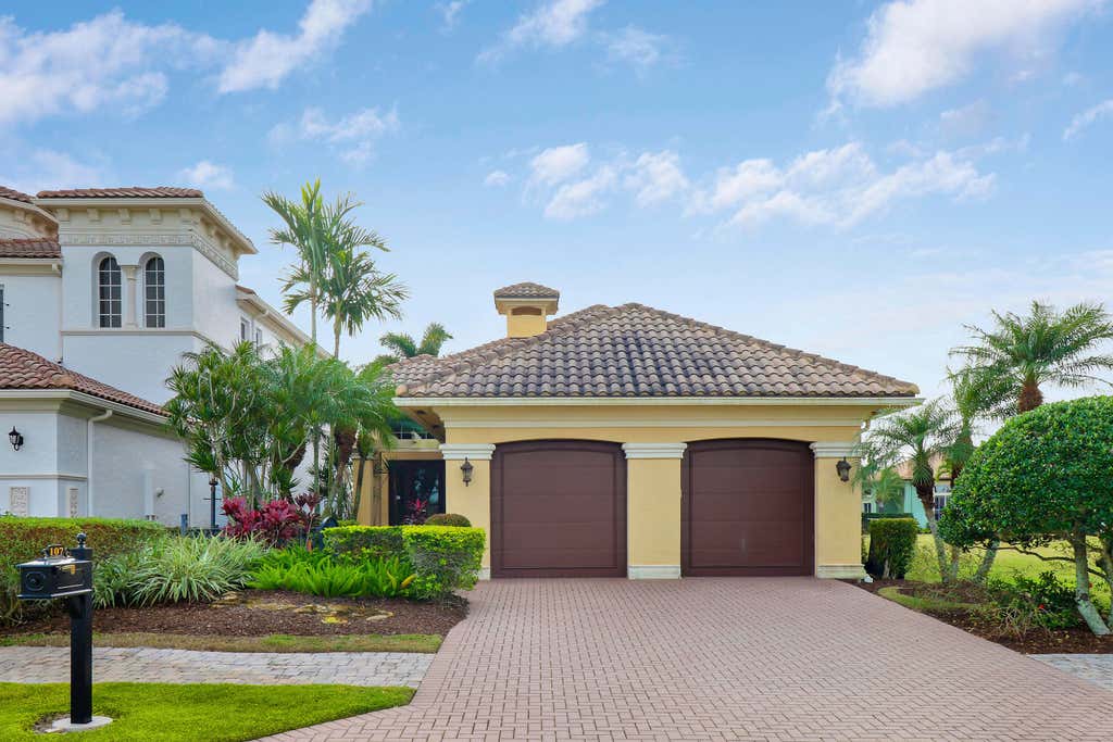 Photo of 107 SE Santa Gardenia, Port Saint Lucie, FL 34953 (MLS # R10949502)