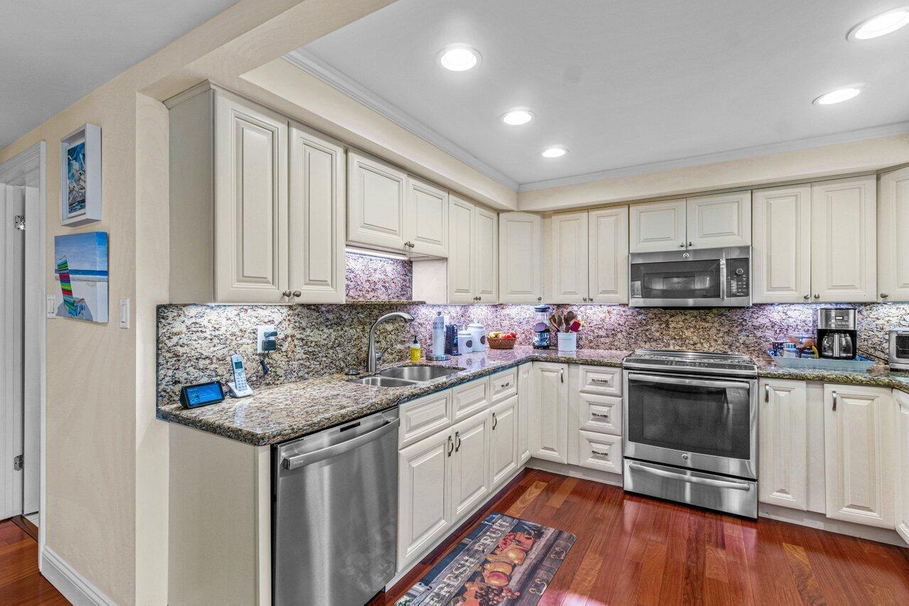 LANDINGS OF DELRAY BEACH CONDO - Residential