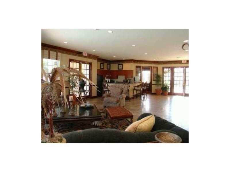 5001 Wiles Rd 307