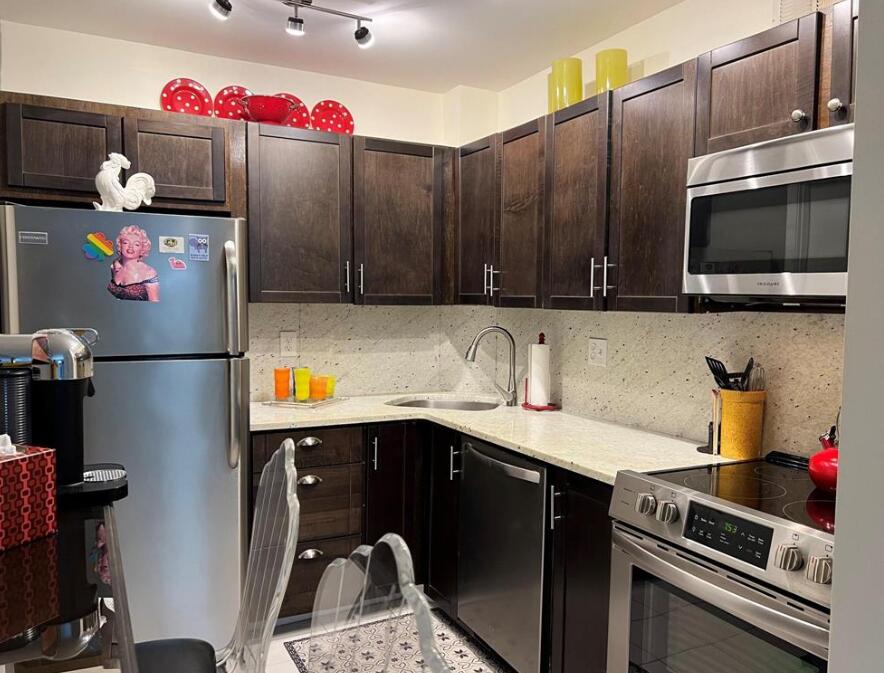 MANOR GROVE VILLAGE ONE INC - Residential Lease