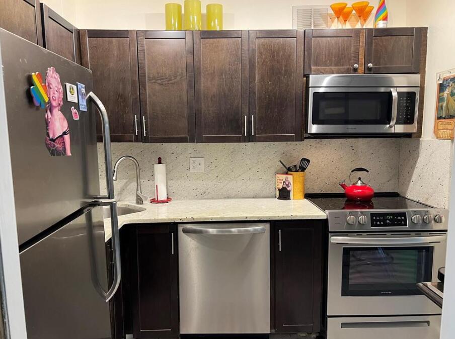 MANOR GROVE VILLAGE ONE INC - Residential Lease