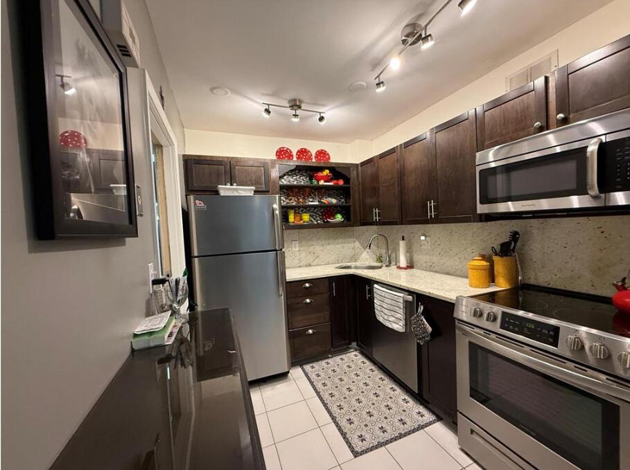 MANOR GROVE VILLAGE ONE INC - Residential Lease