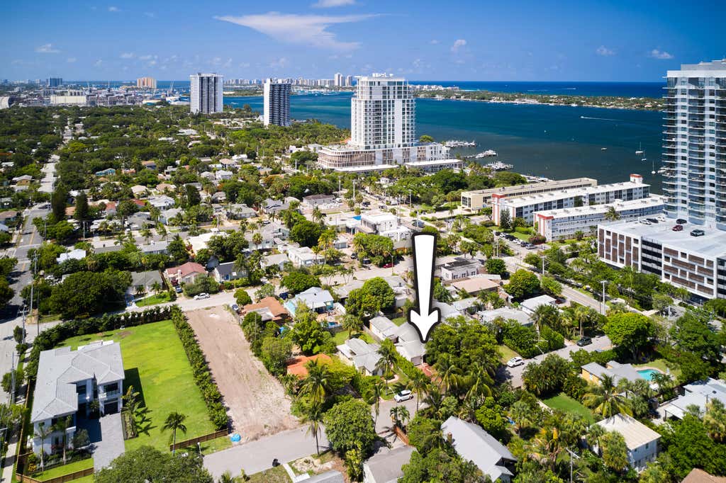 Photo of 415 43rd Street, West Palm Beach, FL 33407 (MLS # B26059367)