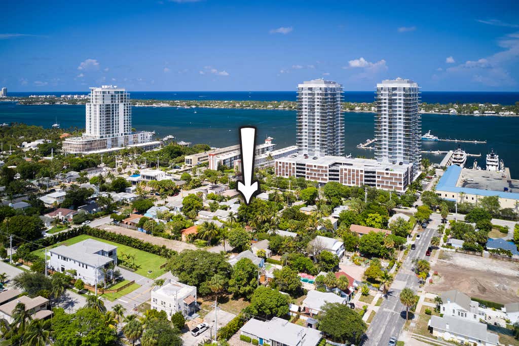 Photo of 415 43rd Street, West Palm Beach, FL 33407 (MLS # B26059367)