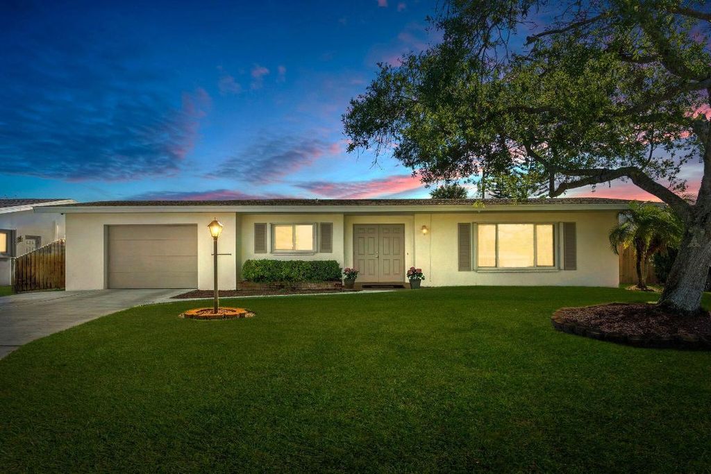 Photo of 417 Willows Avenue, Port Saint Lucie, FL 34952 (MLS # R10934296)