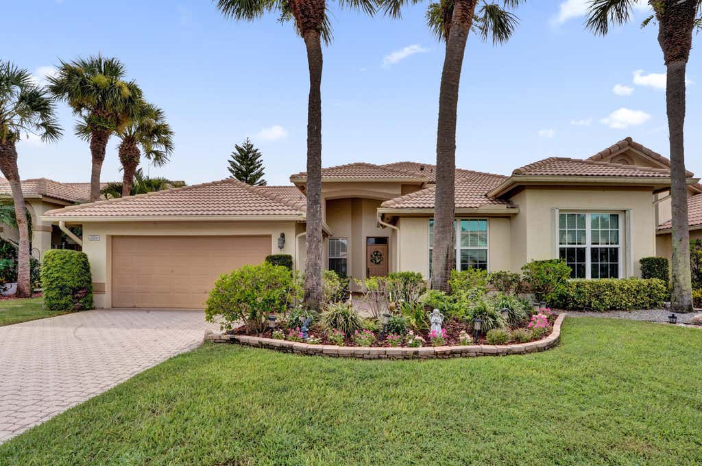 Photo of 7204 ASHFORD Lane, Boynton Beach, FL 33472 (MLS # B26060404)