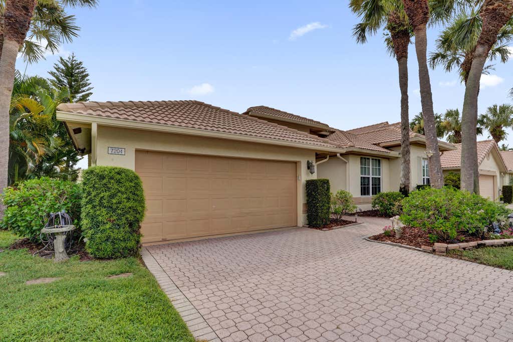 Photo of 7204 ASHFORD Lane, Boynton Beach, FL 33472 (MLS # B26060404)