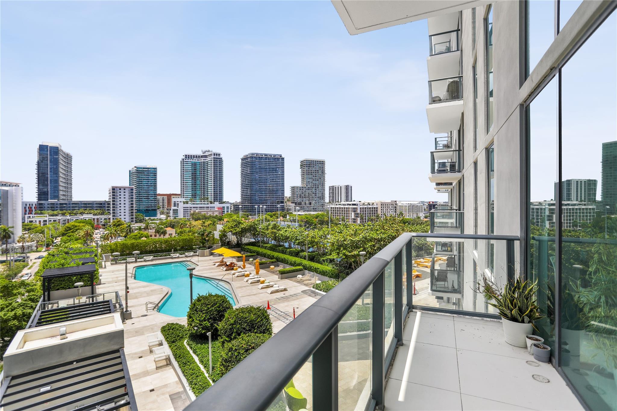 Don't miss this gorgeous 2/2 PLUS DEN CONDO at Paraiso Bayviews. Porcelanato flooring, shades/blackpouts in bedrooms ... Super spacious floor plan with pool views from every room and 2 balconies. Open kitchen and a great family room/den. Complex offers club-like amenities, including: rooftop pool with 360 degrees views and barbecue/jacuzzi area. Fitness center, spa, tennis, 2 pools, movie theater, play areas... Many shops inside the Paraiso complex, including Amara restaurant. Close to everything! Located in the center of Miami, surrounded by Wynwood, Design District, Midtown... and minutes from the beach.