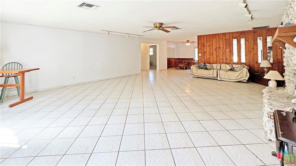 Acreage & Unrec - Residential