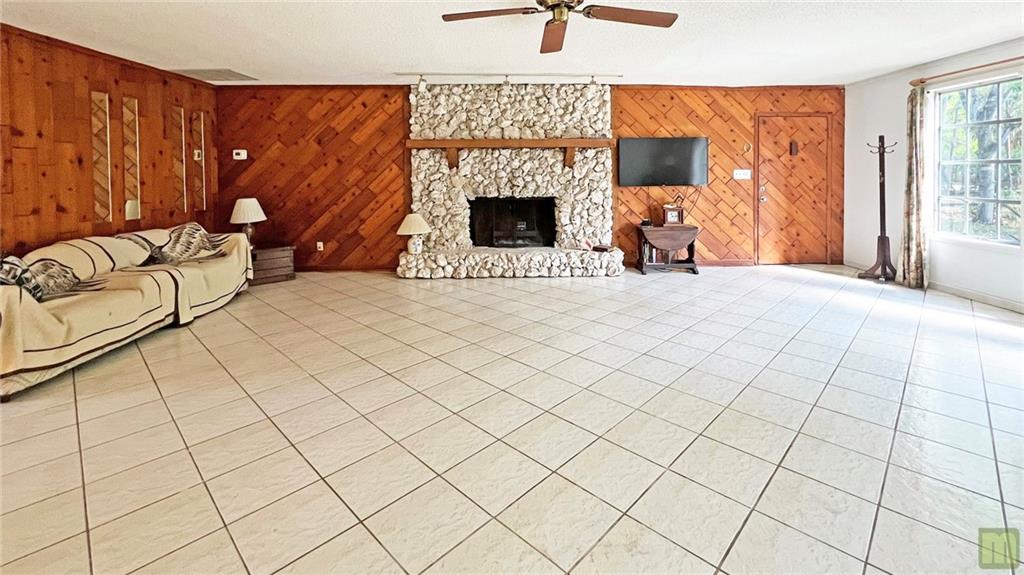 Acreage & Unrec - Residential