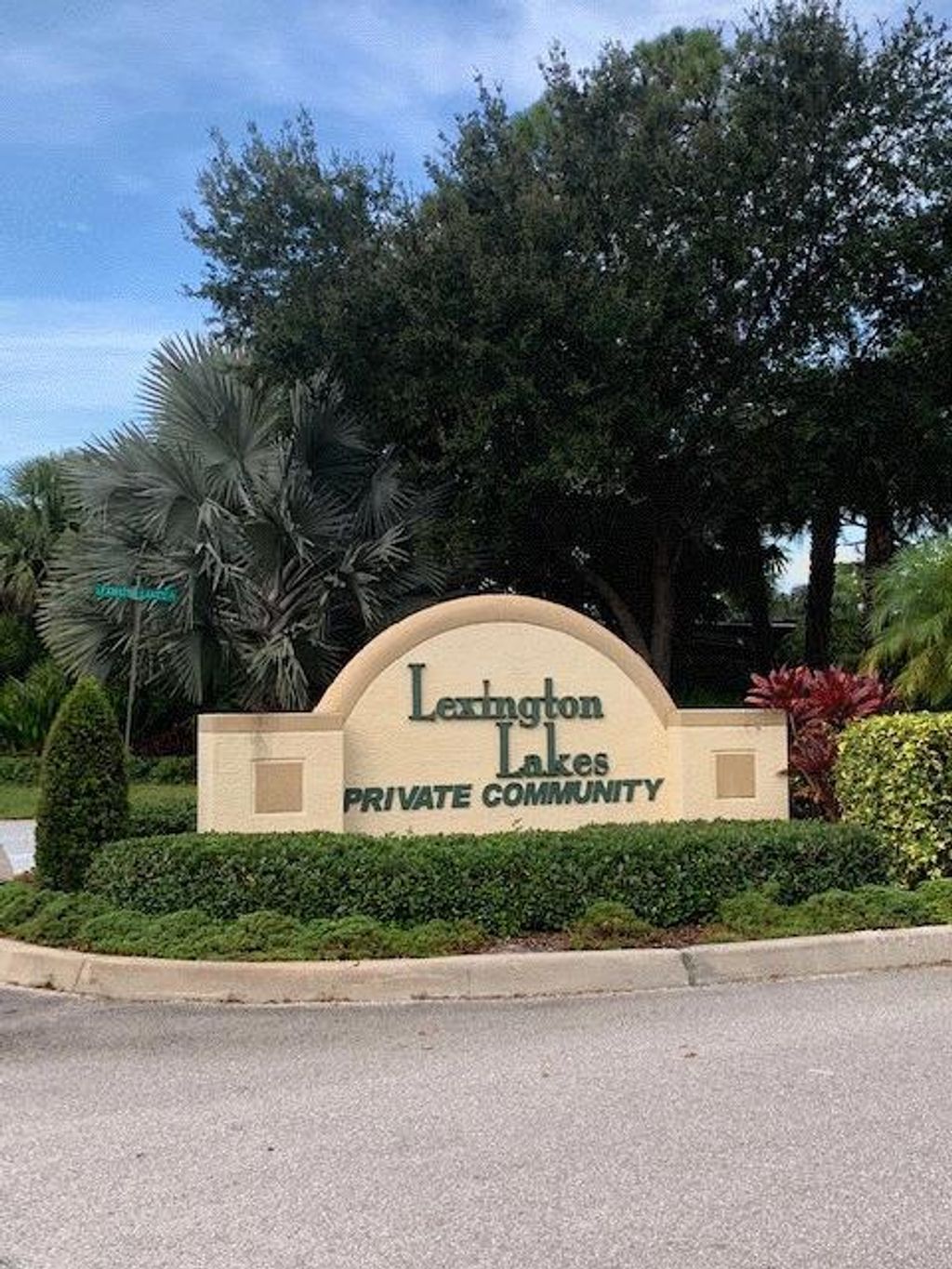 Photo of 1561 SE Hampshire Way #203, Stuart, FL 34994 (MLS # R10707742)