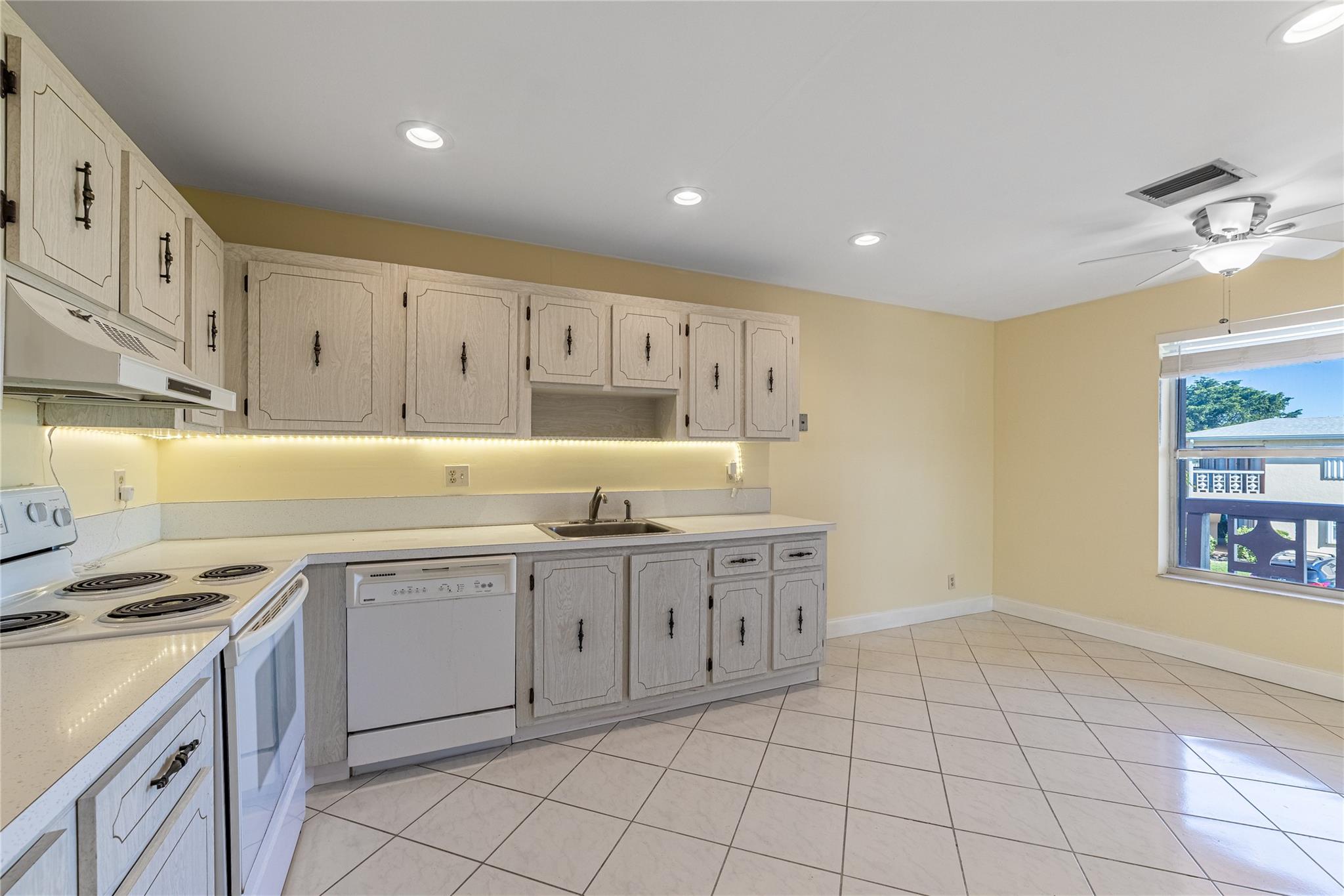 1740 NW 19th Ter 201