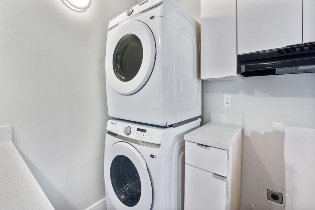 Photo of 1015 NE 17th Avenue #101, Fort Lauderdale, FL 33304 (MLS # F10493670)