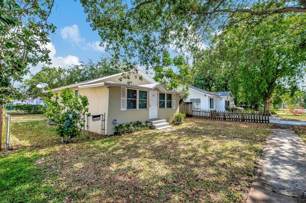 Photo of 1721 Roosevelt Street, Hollywood, FL 33020 (MLS # F10437950)